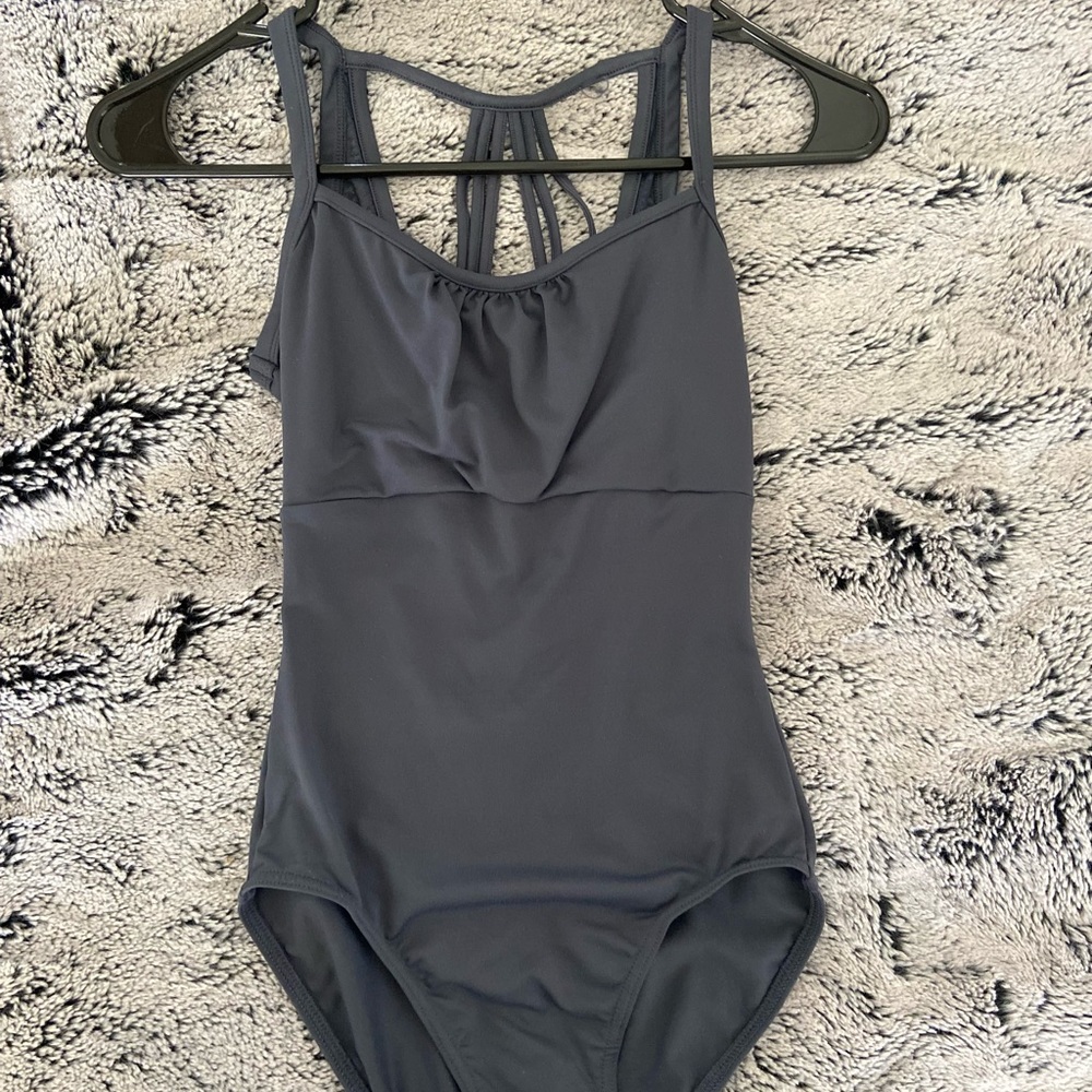 Grey leo s/p